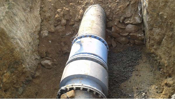 浅析大口径电磁流量计的优点和局限